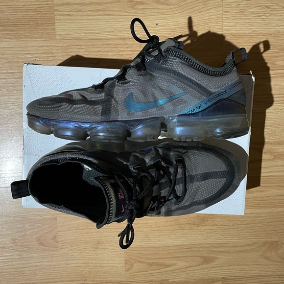Air Vapormax 2019 “Throwback Future” - Picture 2 of 5